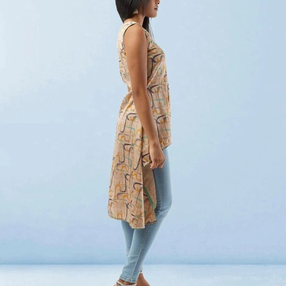 Stylish Cream Geometric Print High-Low Top | Muvvas Boutique - Picture 4 of 5